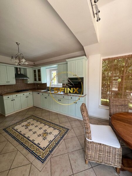 British School, vila cu piscina, langa padure, in campus rezidential pazit