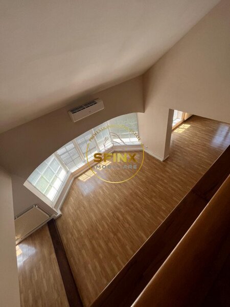 British School, vila cu piscina, langa padure, in campus rezidential pazit