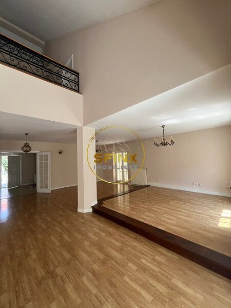 British School, vila cu piscina, langa padure, in campus rezidential pazit