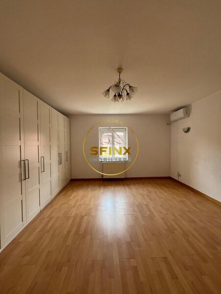 British School, vila cu piscina, langa padure, in campus rezidential pazit