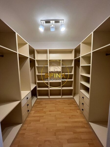 British School, vila cu piscina, langa padure, in campus rezidential pazit